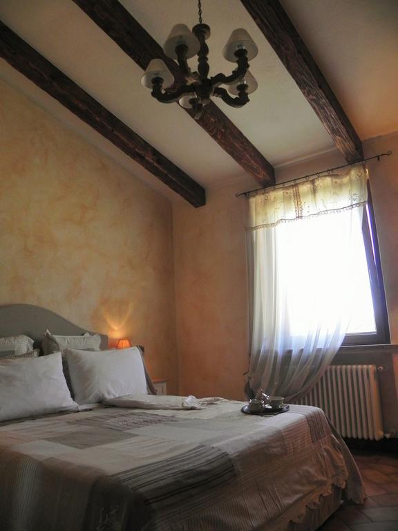 Agriturismo Sugheretello Semproniano Szoba fotó